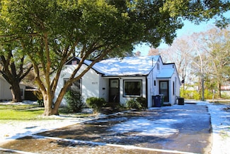 1101 N Valderas St, Angleton, TX 77515