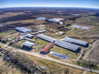 976 Farm Road 3426, Paris, TX 75462