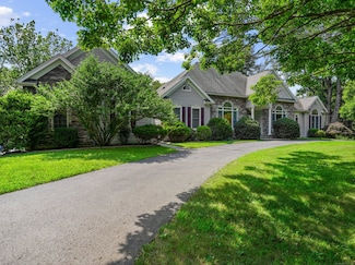 20 Country Ct, Woodbridge, CT 06525