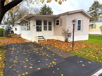 11 Lilliana Dr, New Hartford, NY 13413