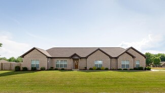 64 Maplewood Cir, Killen, AL 35645