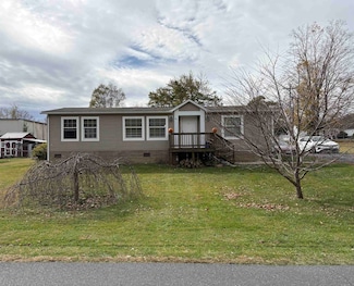 88 N Poplar Ave, Craigsville, VA 24430