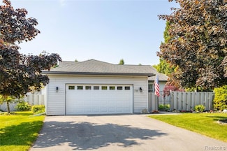 7566 Radcliffe Unit 60, Brighton, MI 48114