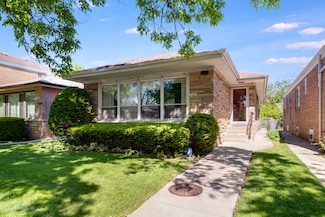 6147 N Harding Ave, Chicago, IL 60659