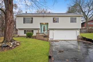 905 Hayden Dr, McHenry, IL 60051