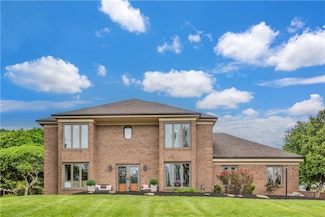 207 Springhouse Dr, Clairton, PA 15025