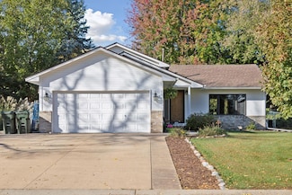 16413 Godson Dr, Lakeville, MN 55044