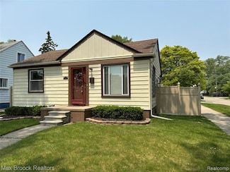 206 Massoit St, Clawson, MI 48017