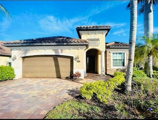 2902 Aviamar Cir, Naples, FL 34114