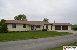 502 Smith St, Diller, NE 68342