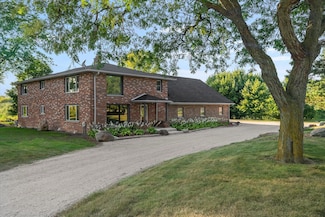 11211 N Swan Rd, Mequon, WI 53097