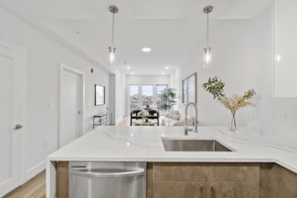412 Whiton St Unit 404, Jersey City, NJ 07304