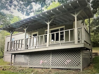 735 Lakewood Rd, Bonner Springs, KS 66012