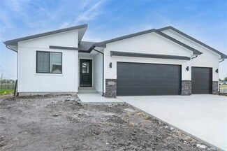 2105 Windcrest Dr, Granger, IA 50109