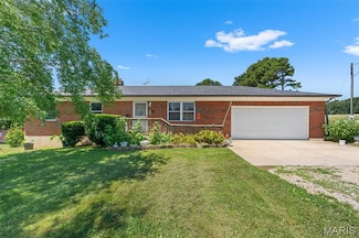 576 Landon Rd, Bourbon, MO 65441