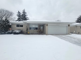 31317 Acton Dr, Warren, MI 48092