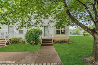 45 Waterview Dr, Lakewood, NJ 08701