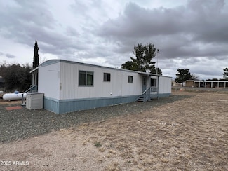 20715 E Larry Ln, Mayer, AZ 86333