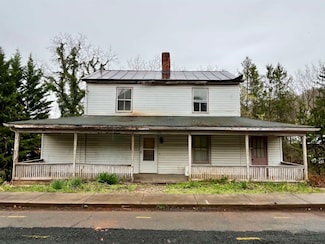 1201 Burnett St, Staunton, VA 24401