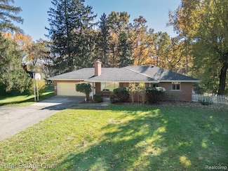 515 Whims Ln, Rochester, MI 48306
