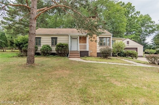 6114 Crossview Rd, Seven Hills, OH 44131