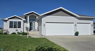3497 50th St S, Fargo, ND 58104
