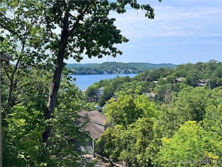 415 Staniel Cay Dr, Osage Beach, MO 65065