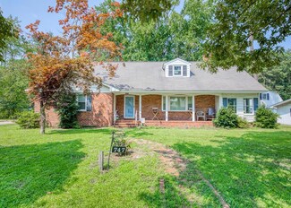 747 Shore Dr, Hartfield, VA 23071