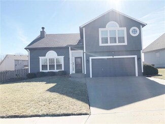 1021 NE Wildflower Dr, Lees Summit, MO 64064