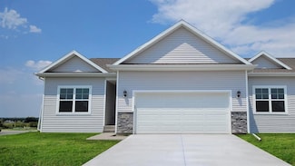 2527 Brook View Dr, Des Moines, IA 50317