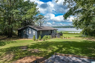 905 Lake Dr, Sylacauga, AL 35151