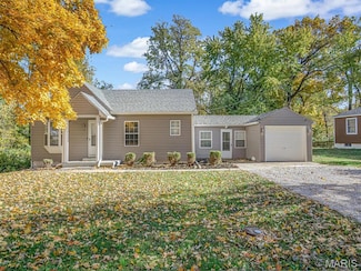 6 Woodcrest Dr, Belleville, IL 62223