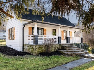 136 Fountain Way, Swannanoa, NC 28778