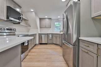 20 Morse Ave, Nashua, NH 03060