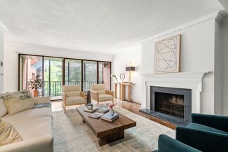 85 Grove St Unit 303, Wellesley, MA 02482