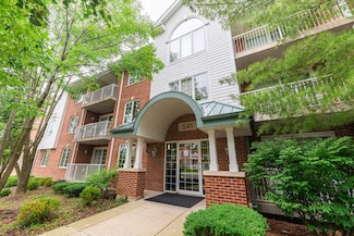 541 N Hough St Unit 102, Barrington, IL 60010