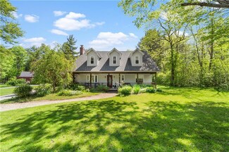 3901 Ellendale Rd, Chagrin Falls, OH 44022
