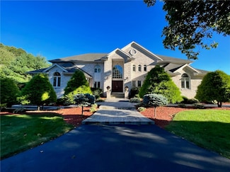 1 Christopher Dr, Lincoln, RI 02865