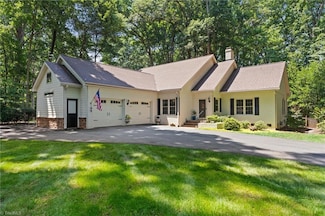 3805 Tangle Oak Dr, Clemmons, NC 27012