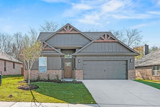105 Maverick Ln, Pilot Point, TX 76258