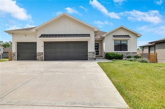 901 NW Hickorywood Dr, Grain Valley, MO 64029