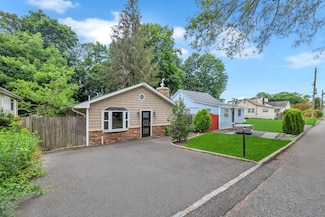 30 Harding Rd, Ronkonkoma, NY 11779