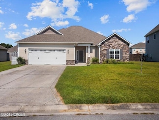 402 Derrick Dr, Sneads Ferry, NC 28460