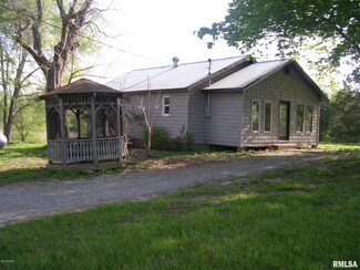 33 E Glendale Rd, Simpson, IL 62985