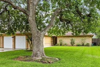 208 Driftwood St, League City, TX 77573
