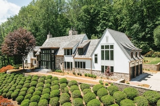 171 Campbell Rd, Far Hills, NJ 07931