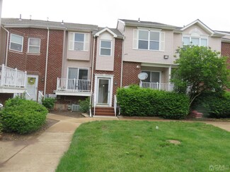 526 Great Beds Ct, Perth Amboy, NJ 08861