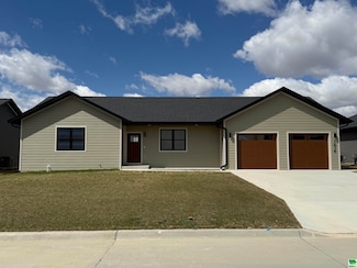 1618 Lincoln Place SE, Orange City, IA 51041
