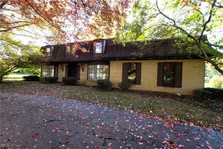 1289 Grenada Dr NE, Canton, OH 44714