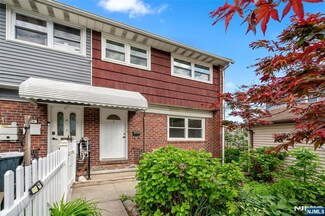 7 Edgewater Place, Edgewater, NJ 07020